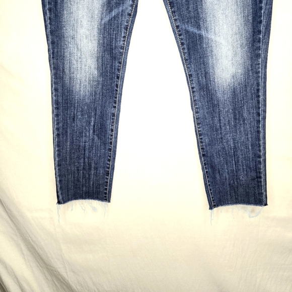 Levis Denizen High Rise Ankle Jean. Size 10/30 - Picture 6 of 13